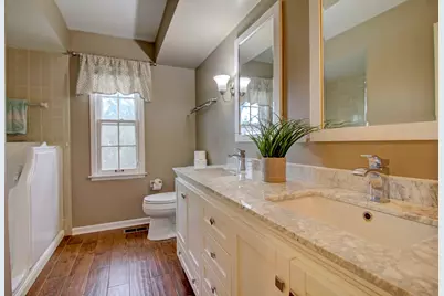 853 Dorset Drive, Wheaton, IL 60189 - Photo 18
