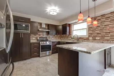 77 Montclair Road, Vernon Hills, IL 60061 - Photo 12