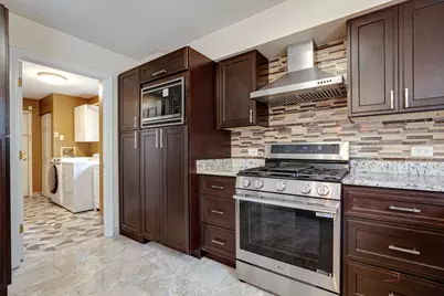 77 Montclair Road, Vernon Hills, IL 60061 - Photo 14