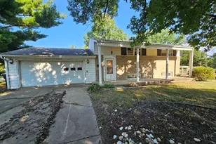 1407 Searle Dr, Normal, IL 61761 - Photo 2