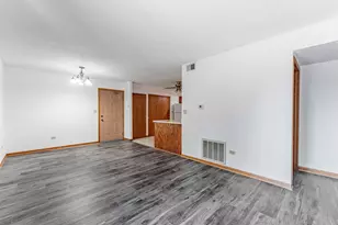 884 N Prairie Ave, Joliet, IL 60435 - Photo 6
