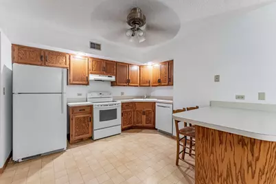 884 N Prairie Avenue #2B, Joliet, IL 60435 - Photo 2