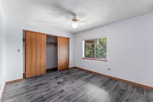 884 N Prairie Ave, Joliet, IL 60435 - Photo 10