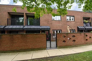 319 N Oak Park Ave, Oak Park, IL 60302 - Photo 2
