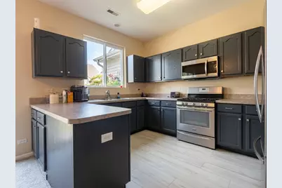 1064 Chadwick Drive #1064, Grayslake, IL 60030 - Photo 2