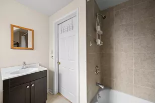 4865 W Cornelia Ave, Chicago, IL 60641 - Photo 18
