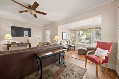 4865 W Cornelia Avenue, Chicago, IL 60641 - Photo 4