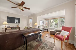 4865 W Cornelia Ave, Chicago, IL 60641 - Photo 4