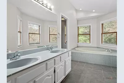 2140 Kenton Lane, Green Oaks, IL 60048 - Photo 26