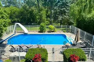 2140 Kenton Ln, Green Oaks, IL 60048 - Photo 4