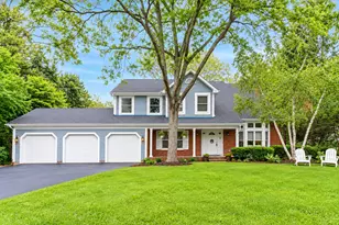 2140 Kenton Ln, Green Oaks, IL 60048 - Photo 1