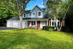 2140 Kenton Ln, Green Oaks, IL 60048 - Photo 2