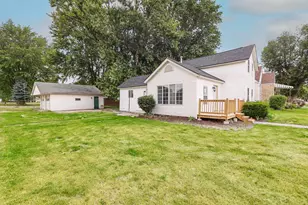 209 S Jackson St, Gardner, IL 60424 - Photo 2