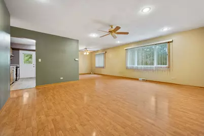 1381 Volkamer Trail, Elk Grove Village, IL 60007 - Photo 4