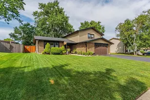 349 Knight Ct, Bolingbrook, IL 60440 - Photo 2