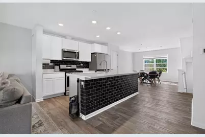 17317 Roscommon Road, Tinley Park, IL 60477 - Photo 2
