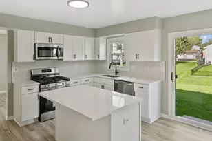 731 Roaring Brook Ln, Algonquin, IL 60102 - Photo 4