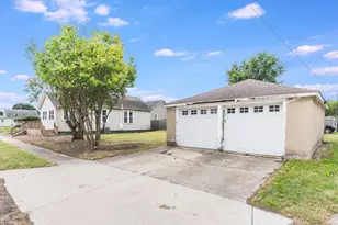 252 E 2nd St, Oglesby, IL 61348 - Photo 18