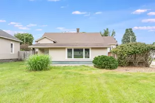 252 E 2nd St, Oglesby, IL 61348 - Photo 1
