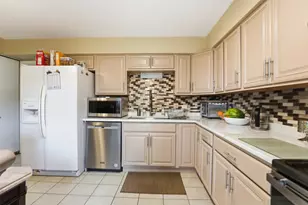 9301 W Ballard St, Des Plaines, IL 60016 - Photo 6