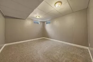 1267 Sunnymeade Dr, Rochelle, IL 61068 - Photo 18