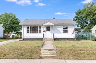 124 Riverside Dr, Montgomery, IL 60538 - Photo 1