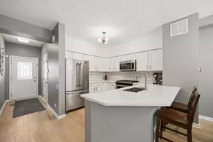111 Arboretum Dr, Lombard, IL 60148 - Photo 2