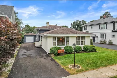 1022 E Jefferson Avenue, Wheaton, IL 60187 - Photo 1