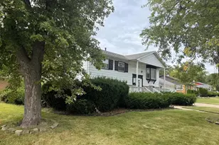 15726 Avalon Ave, South Holland, IL 60473 - Photo 2