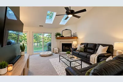 311 Glasgow Lane #V2, Schaumburg, IL 60194 - Photo 4