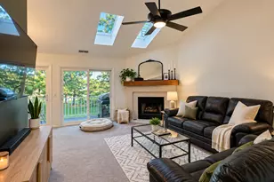 311 Glasgow Ln, Schaumburg, IL 60194 - Photo 4