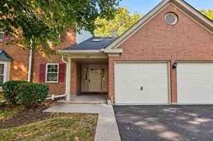 311 Glasgow Ln, Schaumburg, IL 60194 - Photo 2