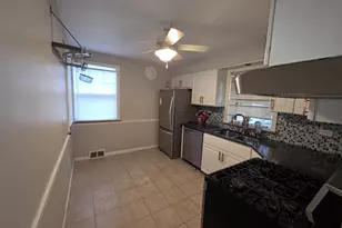 10763 S Longwood Dr, Chicago, IL 60643 - Photo 2