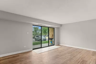 924 S Lake Court #105, Westmont, IL 60559 - Photo 8