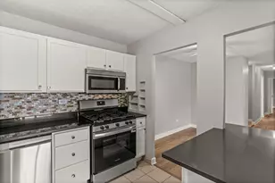 924 S Lake Ct, Westmont, IL 60559 - Photo 12