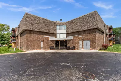 924 S Lake Court #105, Westmont, IL 60559 - Photo 1
