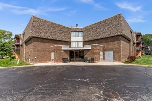 924 S Lake Ct, Westmont, IL 60559 - Photo 1