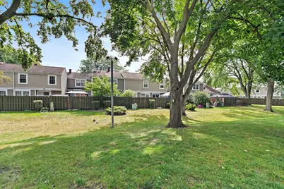 1961 Governors Lane, Hoffman Estates, IL 60169 - Photo 26