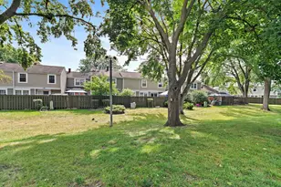 1961 Governors Ln, Hoffman Estates, IL 60169 - Photo 26