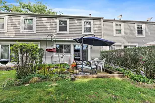 1961 Governors Ln, Hoffman Estates, IL 60169 - Photo 28