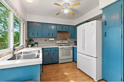 1961 Governors Lane, Hoffman Estates, IL 60169 - Photo 12