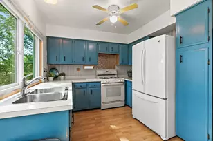 1961 Governors Ln, Hoffman Estates, IL 60169 - Photo 12