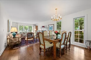 12 The Court Of Lagoon View, Northbrook, IL 60062 - Photo 4