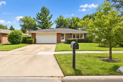 1723 E Maya Lane, Mount Prospect, IL 60056 - Photo 2