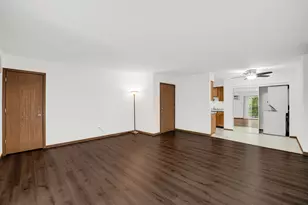 6430 Pamela Ln, Chicago Ridge, IL 60415 - Photo 2