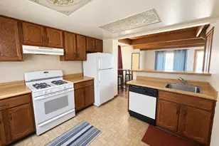 501 Meadow Green Ln, Round Lake Beach, IL 60073 - Photo 2