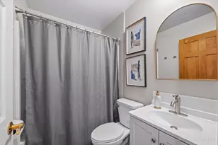 401 Longford Dr, Elgin, IL 60120 - Photo 10