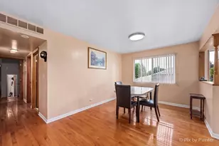 401 Longford Dr, Elgin, IL 60120 - Photo 6