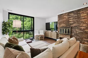 2201 N Cleveland Ave, Chicago, IL 60614 - Photo 2