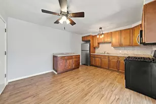 215 S Hale St, Addison, IL 60101 - Photo 6